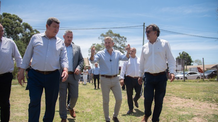 La provincia garantizó el financiamiento para finalizar las 72 viviendas en Colón