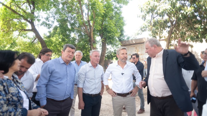 Obras para educación, viviendas, transporte y agua marcaron la agenda del gobernador en Lucas González