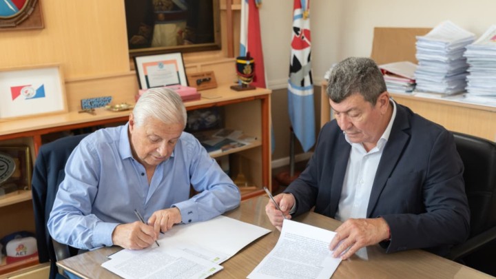 Rubricaron un convenio para la terminaci&oacute;n de 63 viviendas en Concepci&oacute;n del Uruguay