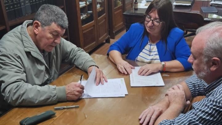 Se firmaron contratos para la ejecuci&oacute;n de viviendas en Concordia y Los Conquistadores