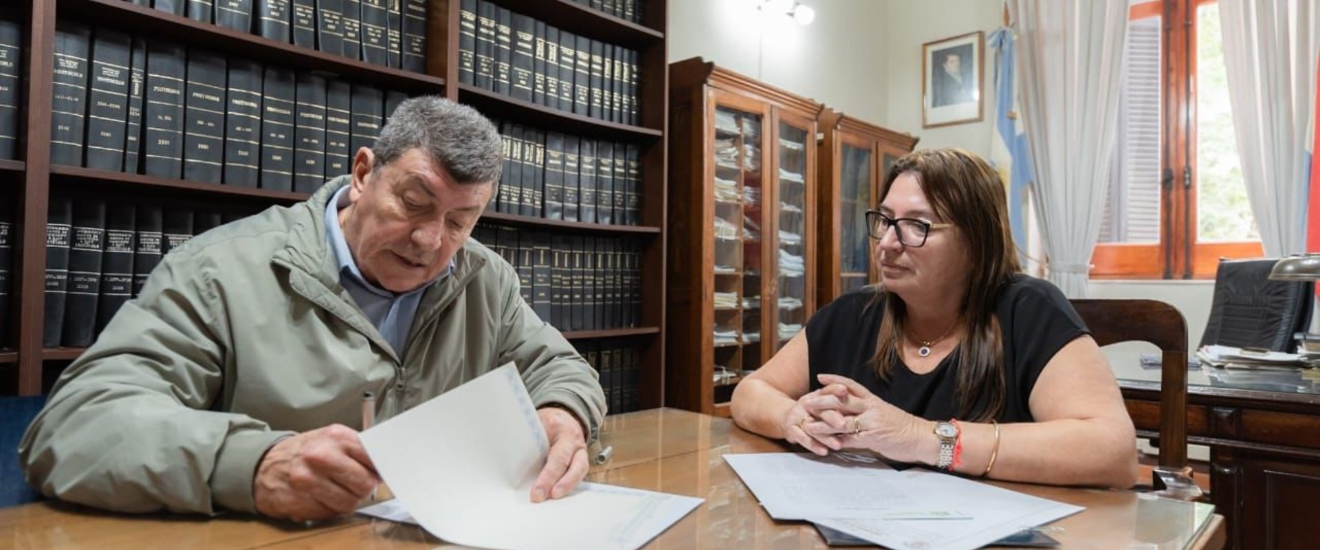 La provincia firm&oacute; el contrato para la construcci&oacute;n de 15 viviendas en San Jaime de la Frontera