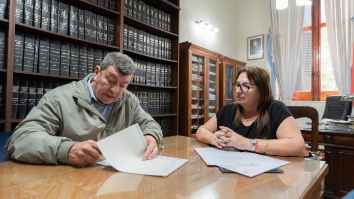 La provincia firm&oacute; el contrato para la construcci&oacute;n de 15 viviendas en San Jaime de la Frontera