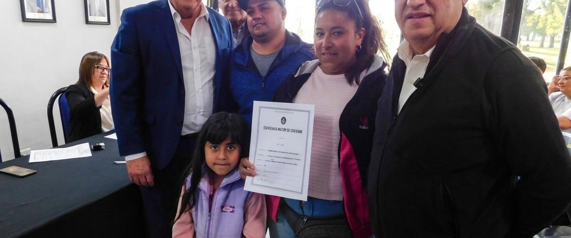 Familias de Santa Elena firmaron las escrituras de sus viviendas