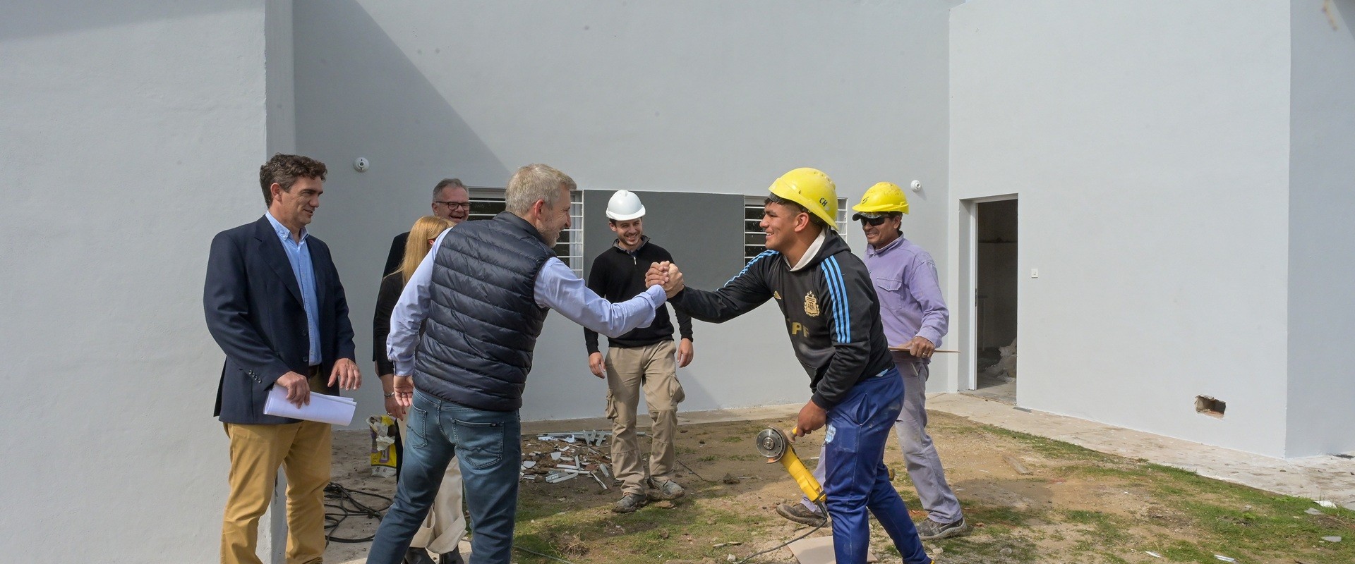 El gobernador recorri&oacute; obras de vivienda, salud y saneamiento en Feliciano
