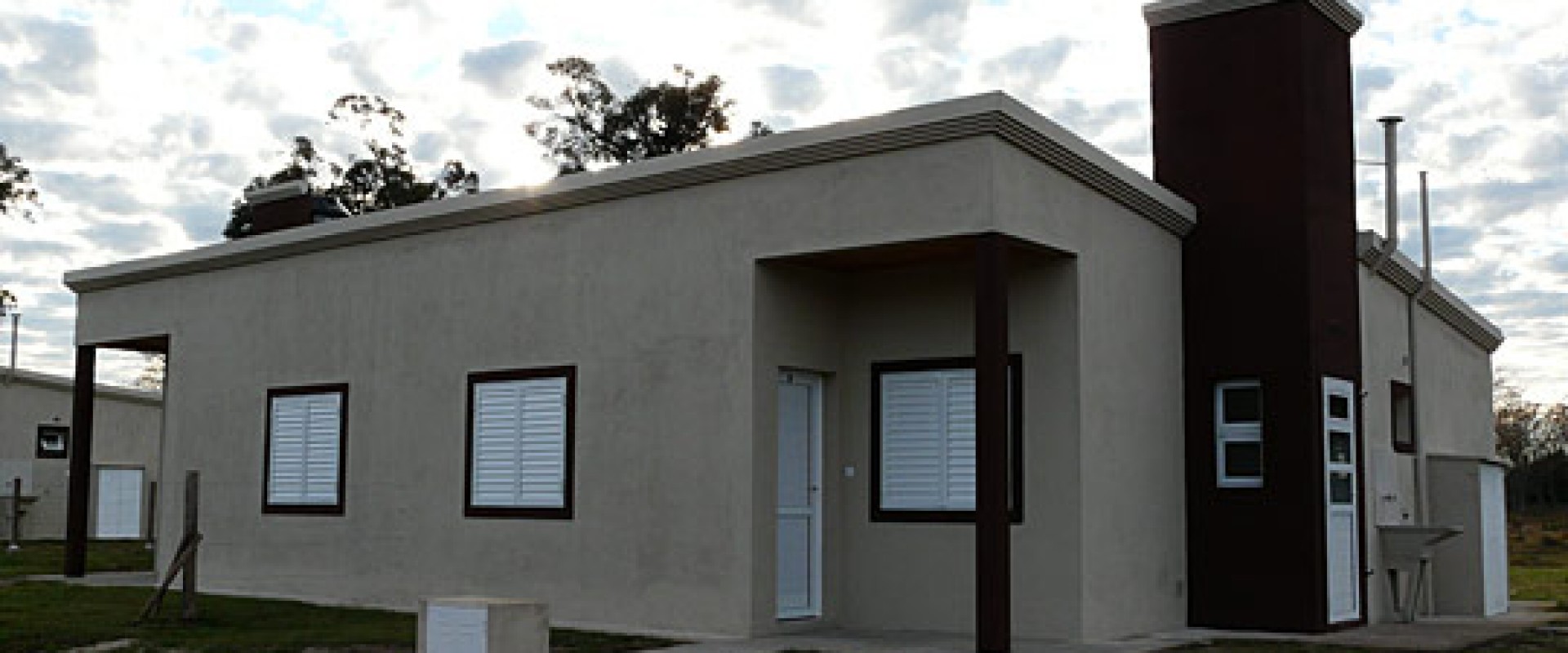 El gobierno inauguró una oficina del Registro Civil  y 10 viviendas en Enrique Carbó