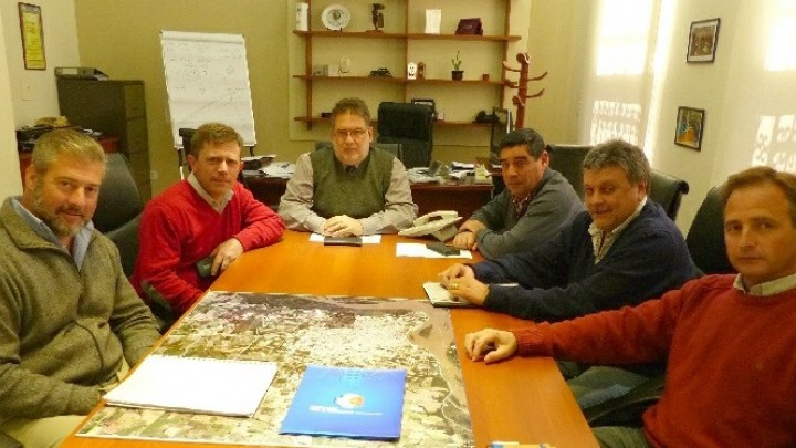Trabajan en soluciones habitacionales para Villa Elisa